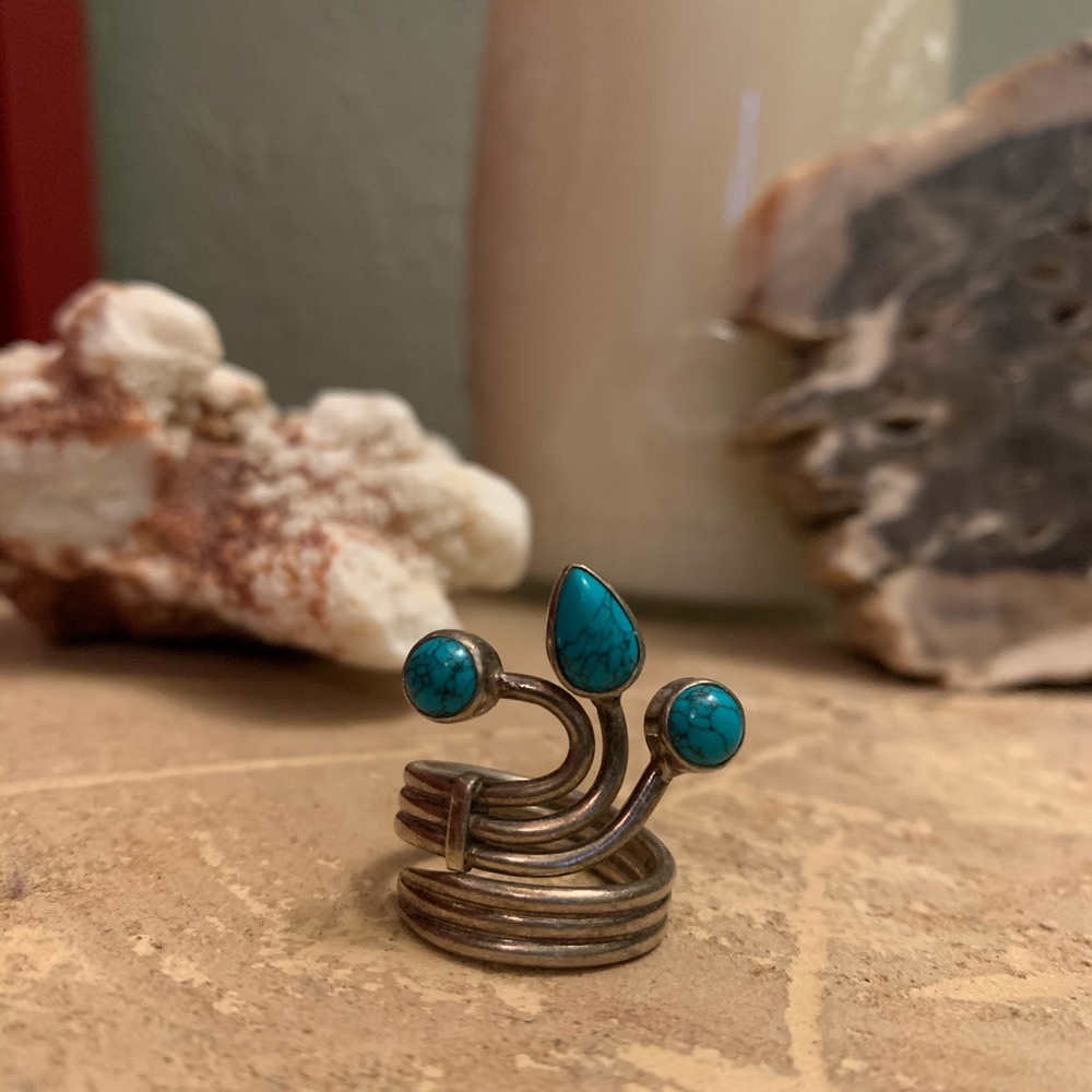 Turquoise ring fun shape! - Picture 2 of 3